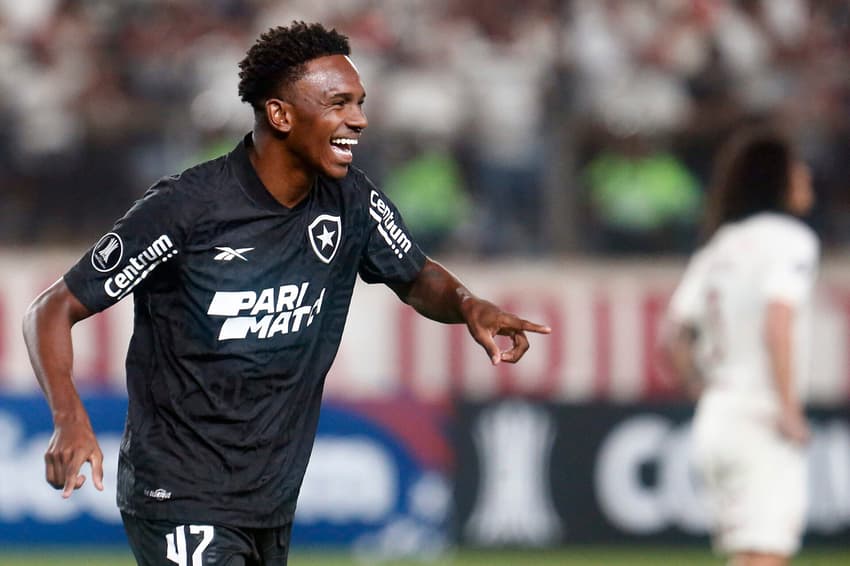 Jeffinho comemora gol marcado pelo Botafogo contra o Universitário, pela Libertadores