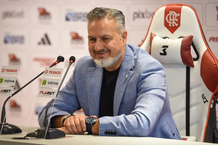 José Boto em sua primeira coletiva como diretor técnico do Flamengo, no Ninho do Urubu