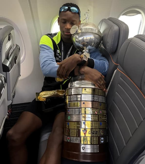 Luiz Henrique foi o melhor jogador do título do Botafogo na Libertadores