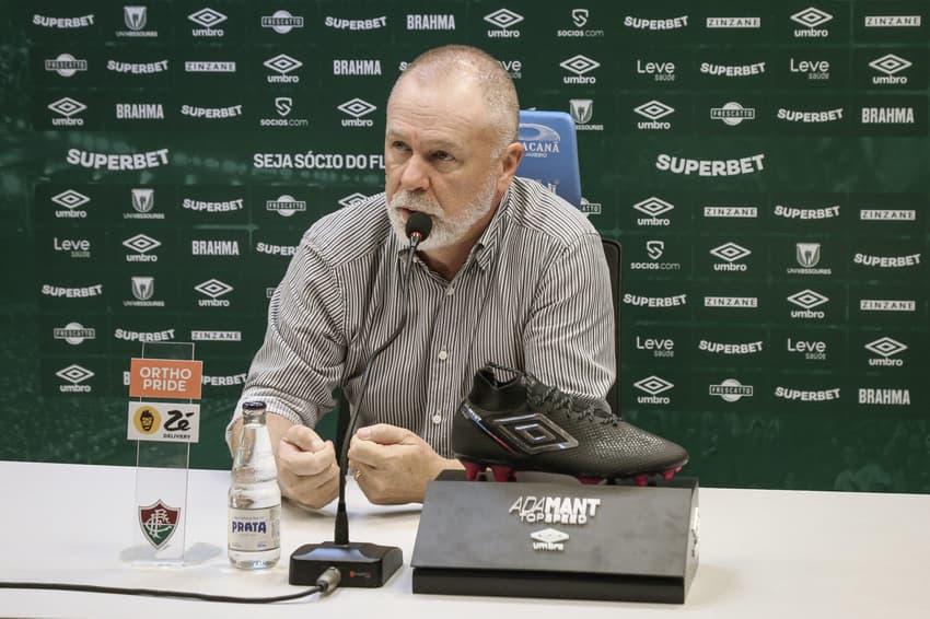 Mano Menezes durante coletiva do Fluminense em que minimizou o histórico do Allianz Parque