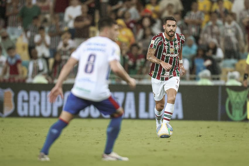 Renato Augusto em ação pelo Fluminense no jogo contra o Fortaleza