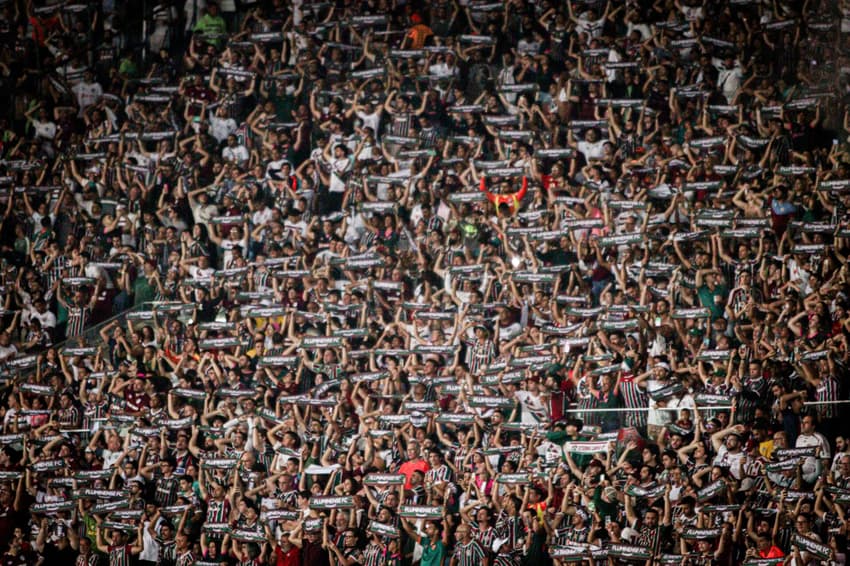 Torcedores do Fluminense fazem festa durante jogo contra o Cuiabá