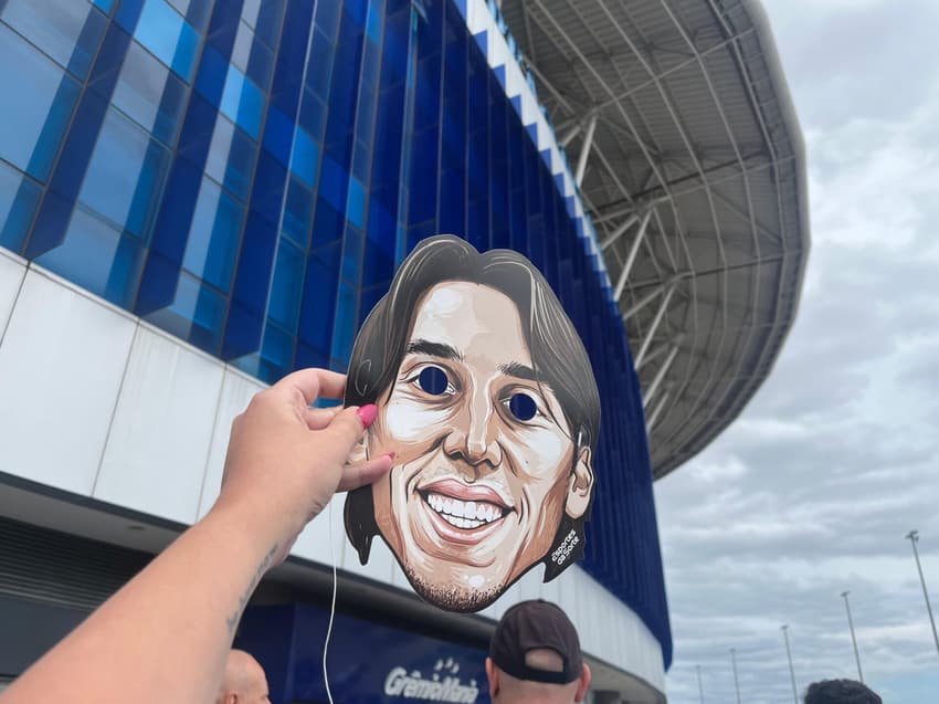 Pedro Geromel é homenageado em despedida dos gramados (Foto: Júlia Brasil/Lance!)