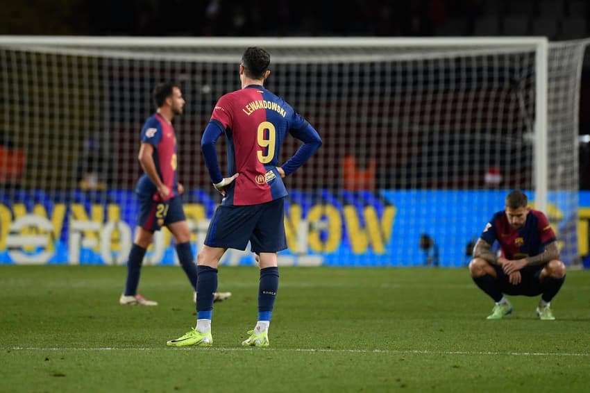 Time do Barcelona lamenta resultado negativo no clássico contra o Atlético de Madrid (Foto: Josep Lago/AFP)