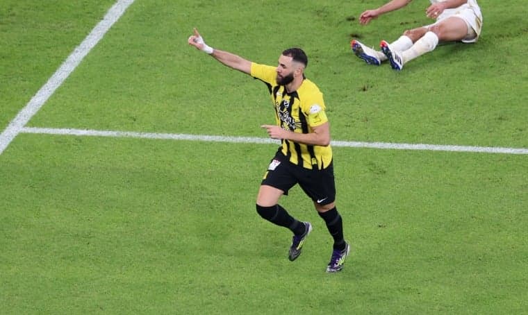 Benzema comemora gol pelo Al-Ittihad contra o Al-Nassr, pela liga saudita (Foto: Reprodução/X))