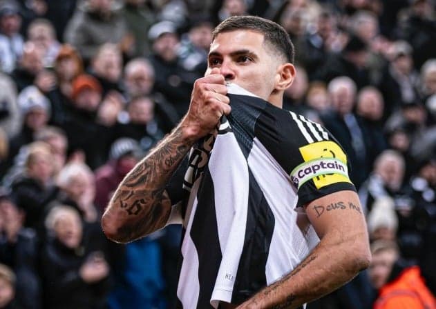 Bruno Guimarães comemora gol pelo Newcastle (Foto: Reprodução/Newcastle)