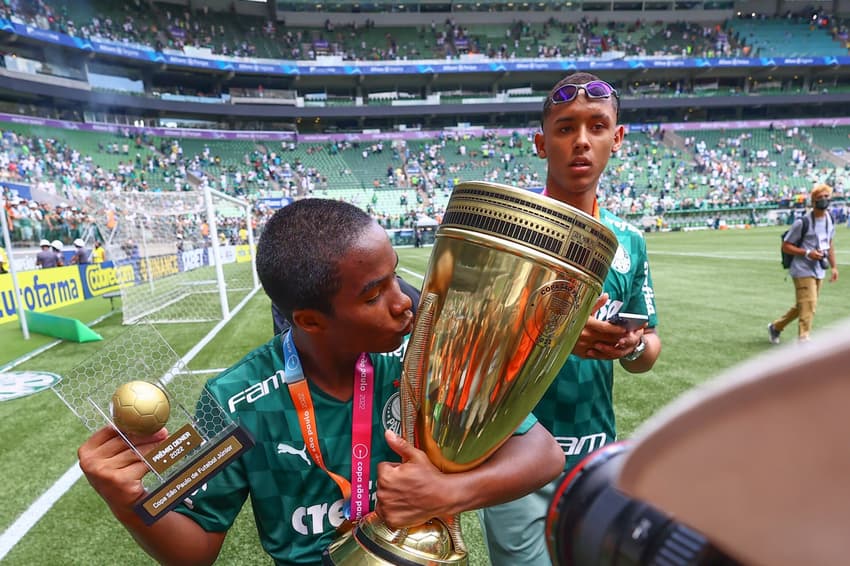 Naquela Copinha, Endrick foi campeão, autor do gol mais bonito e eleito o melhor jogador da competição (Foto: Marcello Zambrana/AGIF)