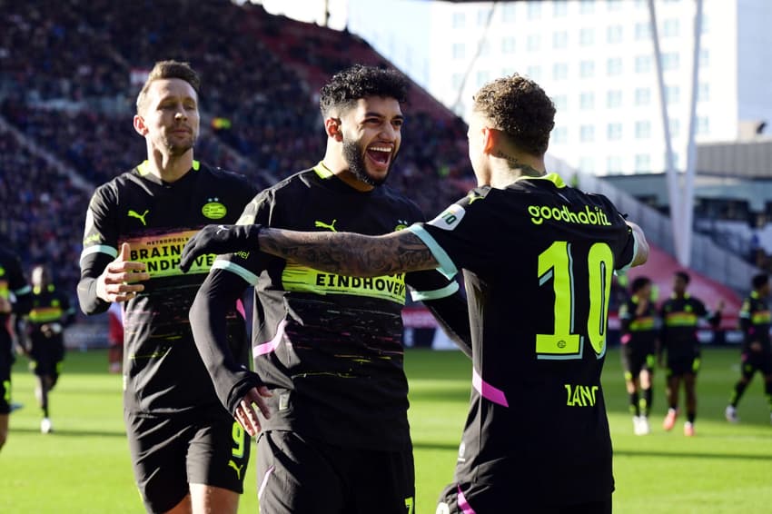 PSV e Twente se enfrentam pela Eredivise (Foto: Olaf Kraak / ANP / AFP)