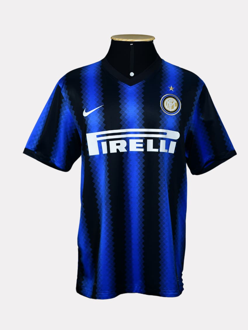 Camisa da Inter de Milão 2010-11, disponível no site Seu Lance! (Foto: Divulgação)