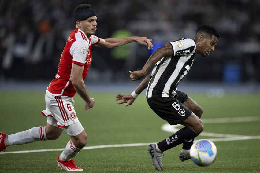 Se vencer, mas também dependendo de outros jogos da rodada, o Botafogo pode se tornar campeão brasileiro nesta quarta; confira as informações do jogo de hoje (Foto: Jorge Rodrigues/AGIF)