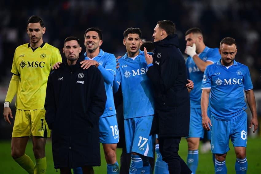 Pela Copa da Itália, o Napoli, atual líder da Série A italiana, enfrenta a Lazio, no grande confronto europeu desta quinta; confira os destaques dos jogos de hoje (Foto: MARCO BERTORELLO / AFP)