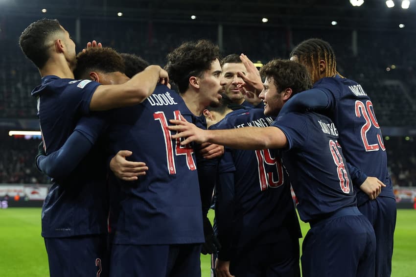 O PSG encara o Lyon após vitória na Champions contra o RB Salzburg; confira os destaques dos jogos de hoje (Foto: Franck FIFE / AFP)