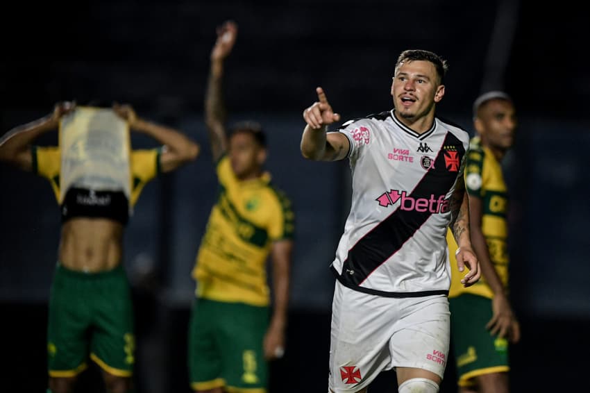 Vasco e Cuiabá jogam pela última rodada do Brasileirão (Foto: Thiago Ribeiro/AGIF)