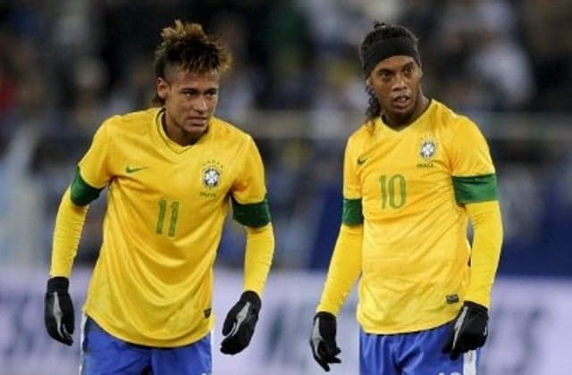 Neymar e Ronaldinho em ação pela Seleção Brasileira (Foto: AFP)