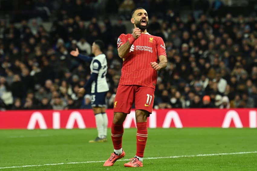 Salah comemora gol contra o Tottenham, pela Premier League (Foto: Glyn Kirk/AFP)