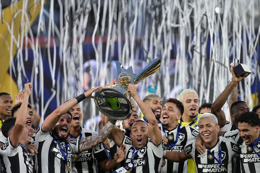 O Botafogo teve diversos atletas na Seleção do Brasileirão de 2024 (Foto: Thiago Ribeiro/AGIF)