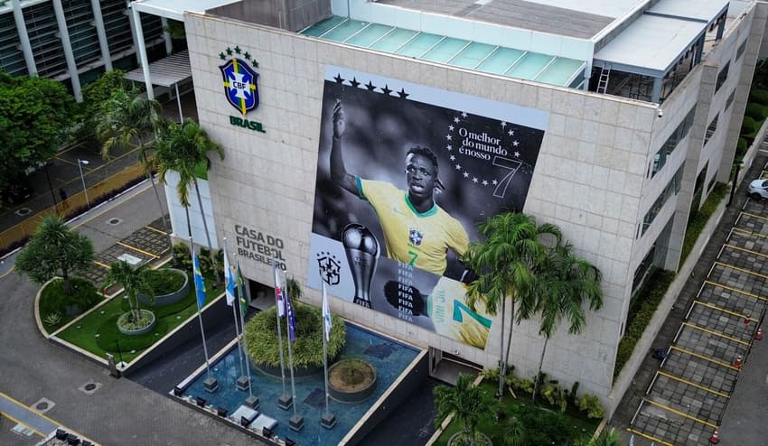 Vini Jr. homenageado na fachada da sede da CBF