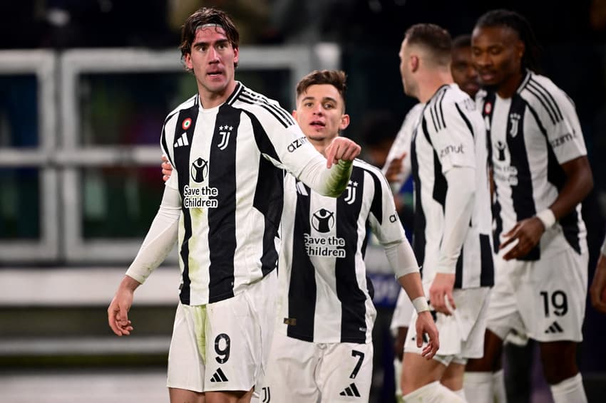 Vlahovic comemora gol após falha de Ederson (Foto: Marco Bertorello/AFP)