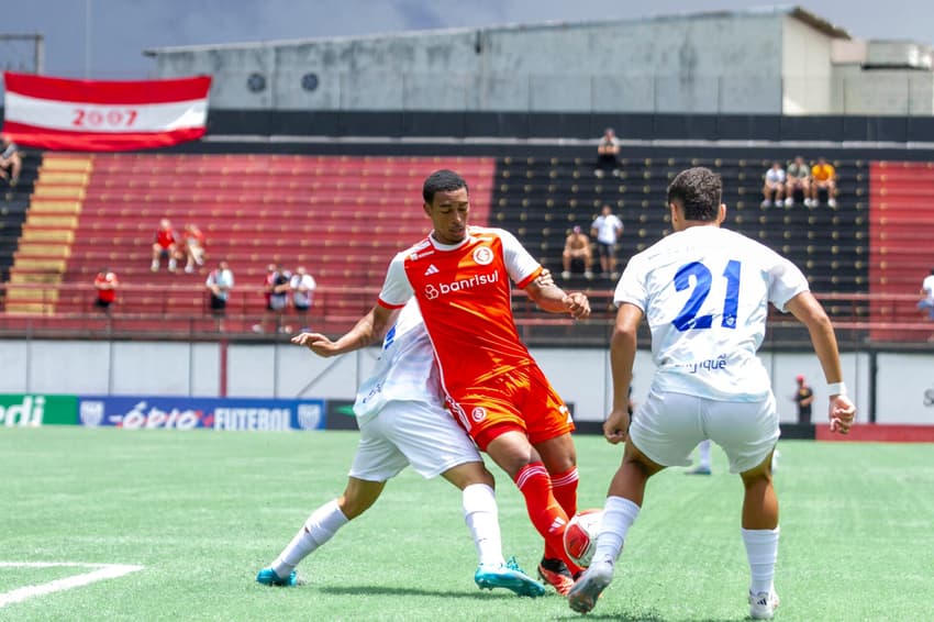 Internacional perdeu para o Barra na Copinha (Foto: Rafaela Frison/SC Internacional)