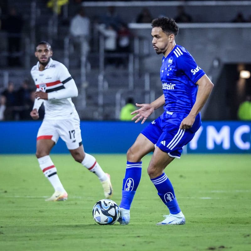 Eduardo, meia do Cruzeiro, no jogo contra o São Paulo, em Orlando (Gustavo  Aleixo/Cruzeiro)