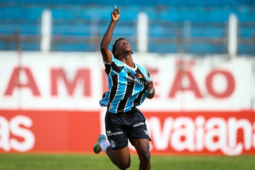 Gabriel Mec abre o placar para o Grêmio contra o Goiás (Foto: Angelo Pieretti/Grêmio FBPA)