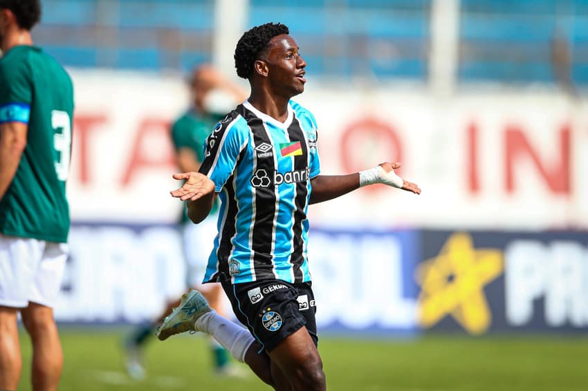 Gabriel Mec arrancou elogios dos torcedores do Grêmio (Foto: Angelo Pieretti/Grêmio FBPA)