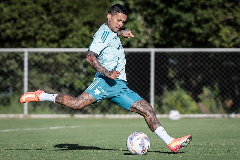 Atacante Dudu em treino do Cruzeiro na Toca da Raposa (Foto: Gustavo Aleixo/Cruzeiro)