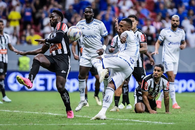 Atacante Marquinhos, do Cruzeiro, na derrota para o Athletic, em Brasília (Foto: Gustavo Aleixo/Cruzeiro)