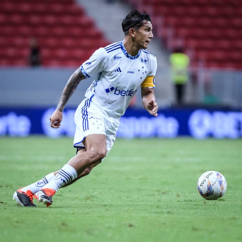 Volante Lucas Romero, do Cruzeiro, no jogo contra o Athletic, no Mané Garrincha ( Foto: Gustavo Aleixo/Cruzeiro)