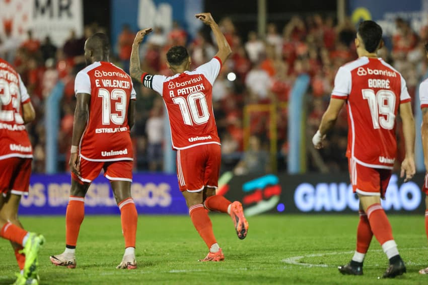 Alan Patrick abriu o placar para o Internacional (Foto: Ricardo Duarte/SCI)