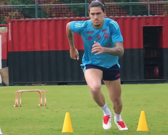 Pedro durante treinamento no Ninho do Urubu, CT do Flamengo (Foto: Reprodução)