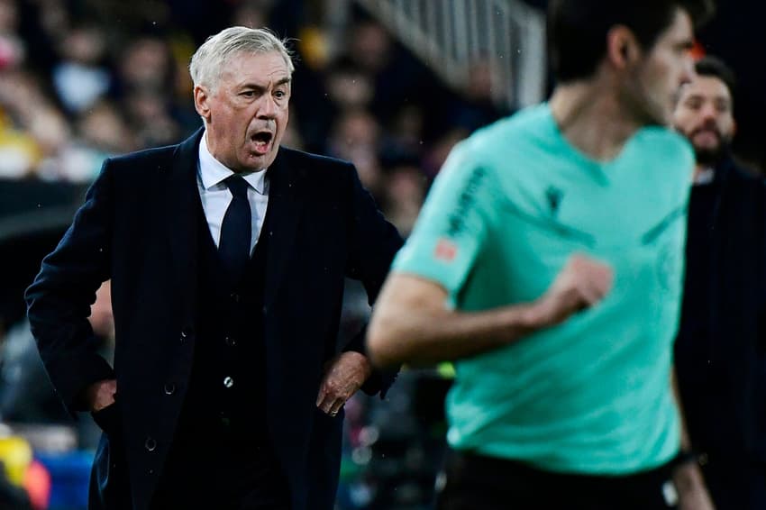 Carlo Ancelotti em Valencia x Real Madrid (foto: JOSE JORDAN / AFP)