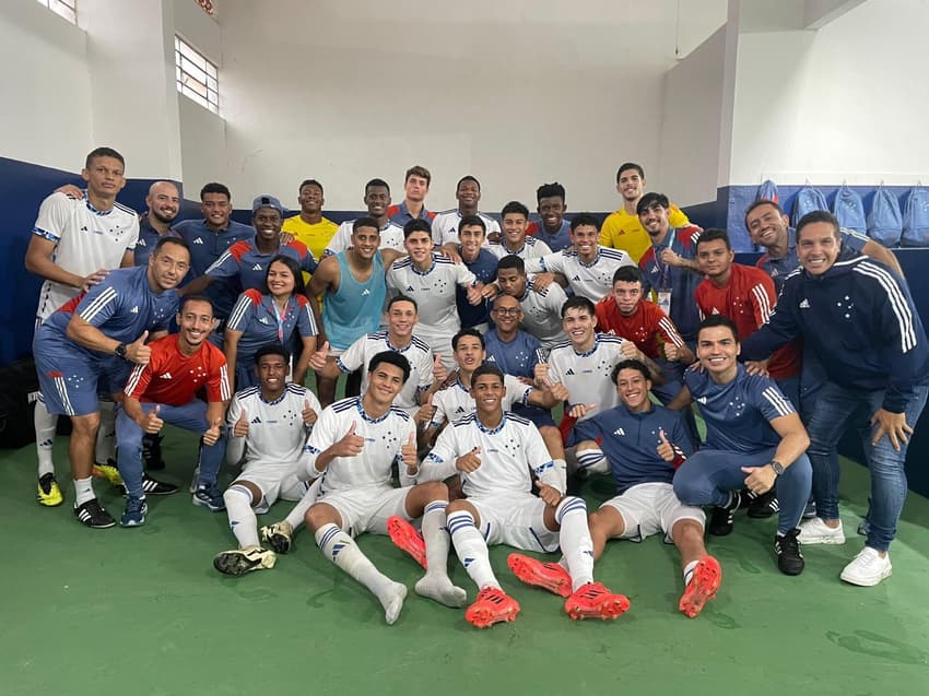 Cruzeiro comemora classificação às quartas na Copinha (foto: X oficial do Cruzeiro)