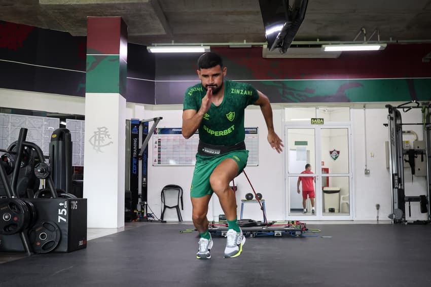 Ignácio faz trabalho físico na reapresentação do Fluminense