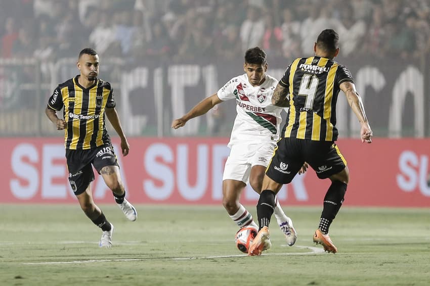 João Neto em ação pelo Fluminense contra o Volta Redonda, pelo Campeonato Carioca