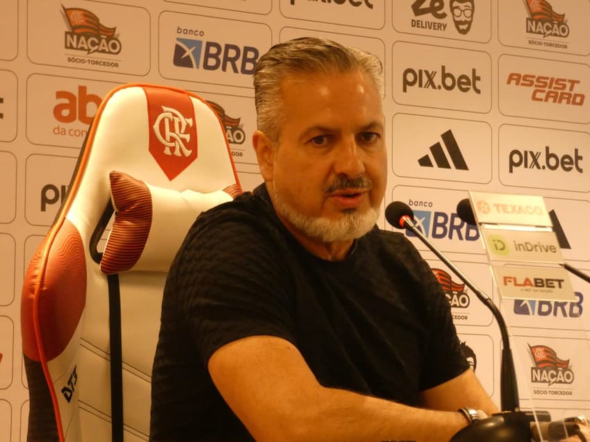 José Boto em coletiva pelo Flamengo