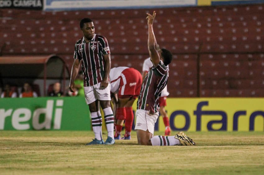 Kelwin celebra gol marcado pelo Fluminense sobre o CRB, pela Copinha