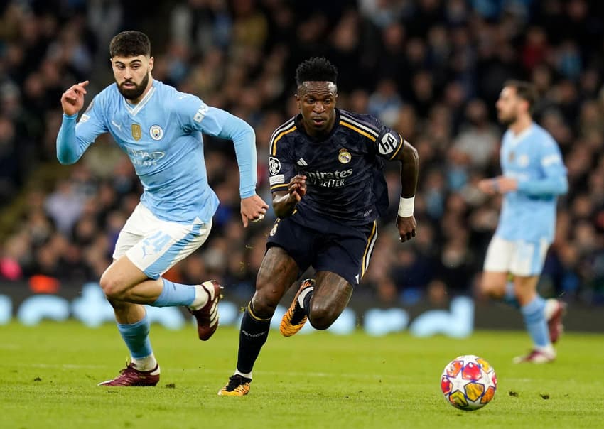 Manchester, UK. 17th Apr, 2024. Vinicius Junior of Real Madrid (R) is challenged by Jo?ko Gvardiol of Manchester City during the UEFA Champions League Quarter Final 2nd Leg match at the Etihad Stadium, Manchester. Picture credit should read: Andrew Yates/