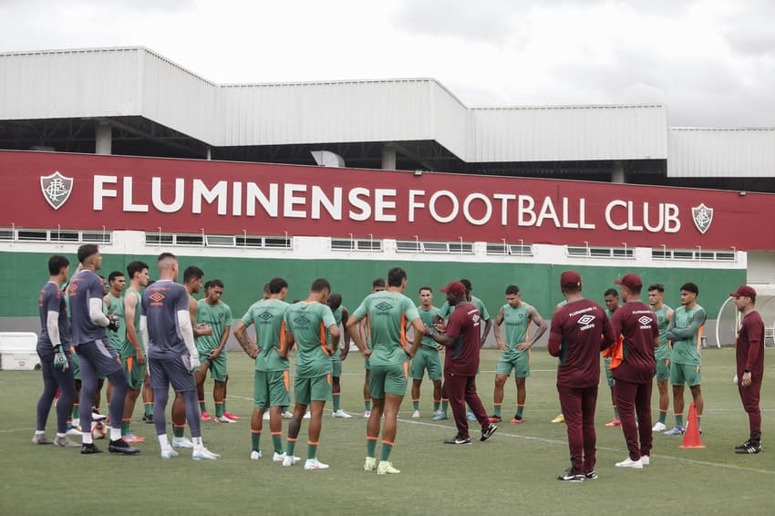 Marcão conversa com elenco do Fluminense que faz estreia no Campeonato Carioca