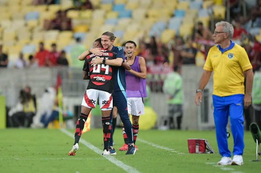 FLAMENGO X SAMPAIO CORREA - Wallace Yan, jogador do Flamengo, comemora seu gol com Filipe Luis tecnico da sua equipe durante partida contra o Sampaio Correa no Maracanã pelo Campeonato Carioca 2025. (Foto: Thiago Ribeiro/AGIF)