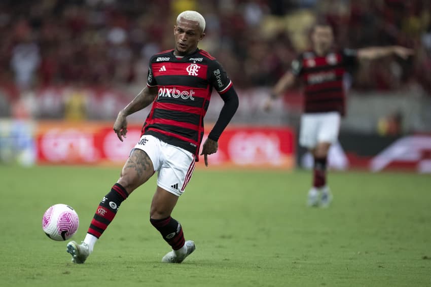 Wesley em ação no duelo entre Flamengo e Juventude, pelo Campeonato Brasileiro