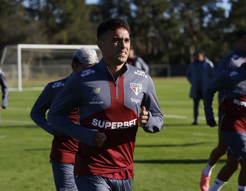 Lateral Enzo Díaz foi apresentado oficialmente pelo São Paulo