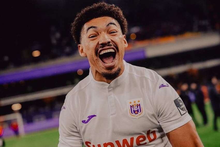 Ex-Botafogo, Adryelson em ação pelo Anderlecht (Foto: Divulgação)