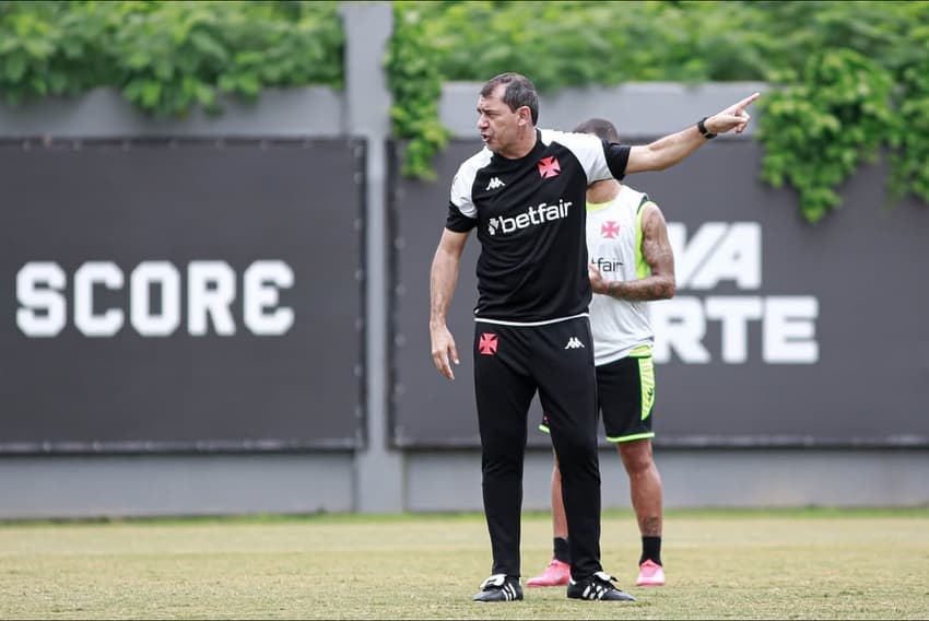 Carille, em treino pelo Vasco