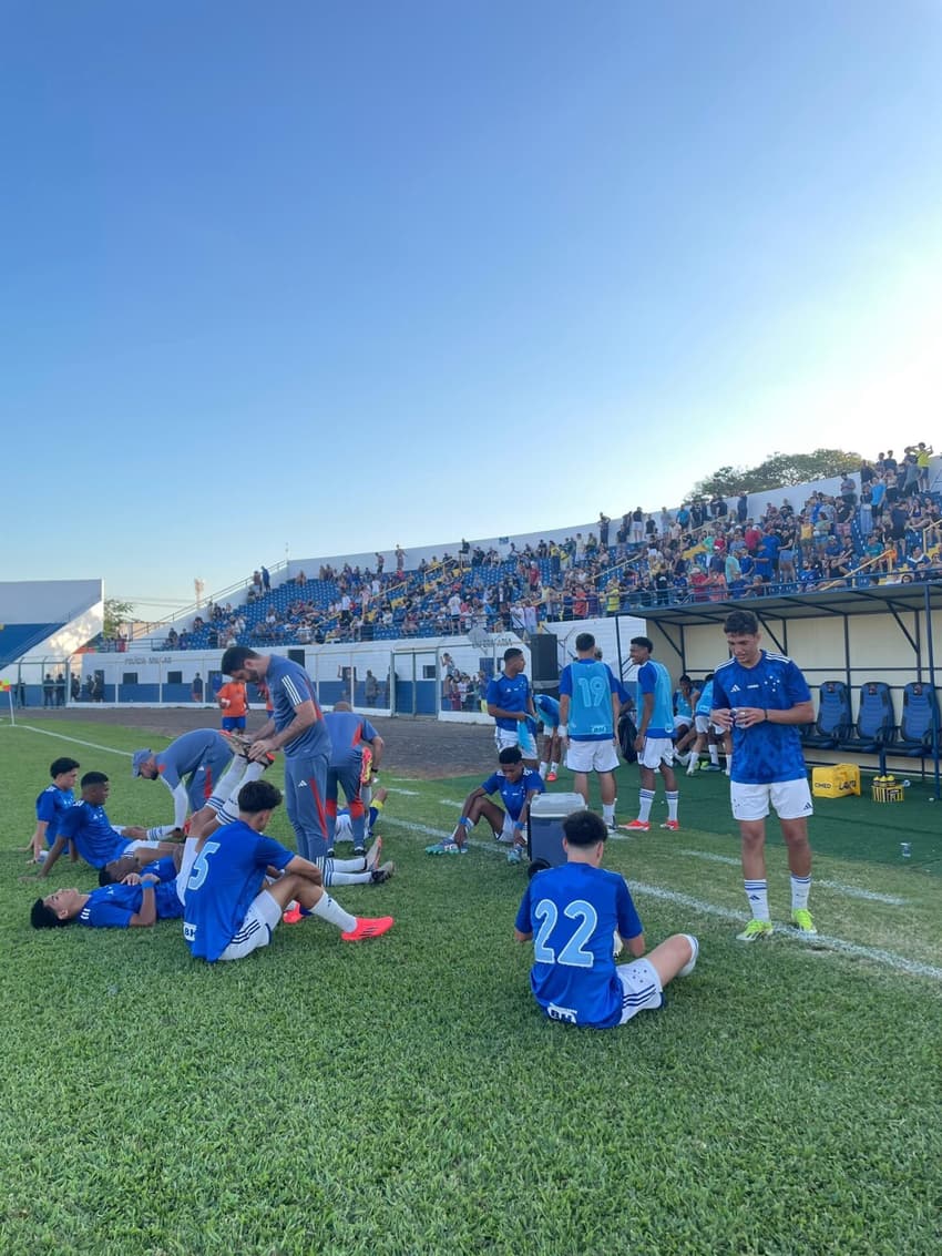 Cruzeiro vence nos pênaltis e avança na Copinha