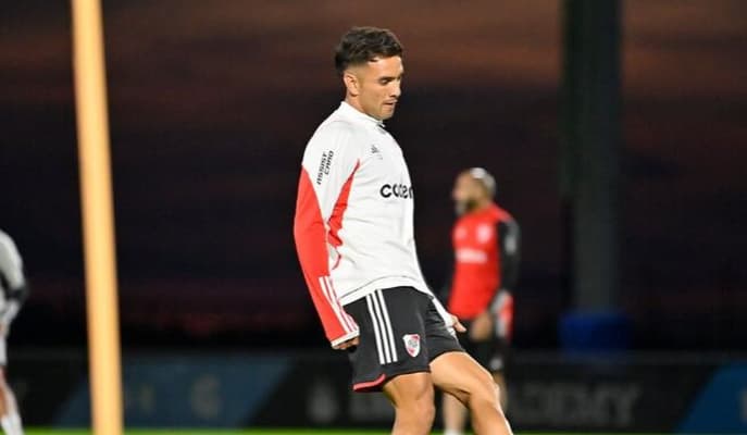 Enzo Díaz lateral River Plate