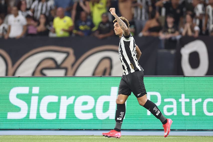 Igor Jesus marcou o primeiro gol do clássico entre Botafogo x Fluminense (Foto: Vitor Silva/Botafogo)