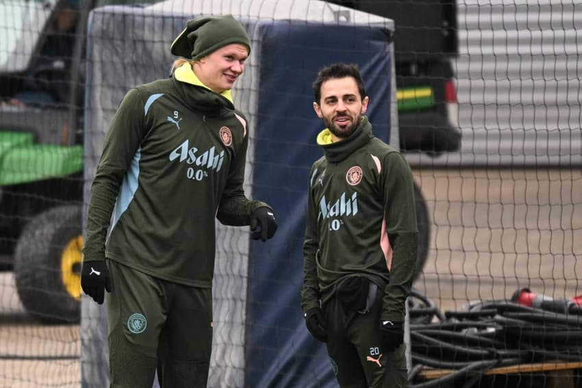 Jogos de hoje: Haaland e Bernardo Silva estarão em campo hoje pelo Manchester City contra o Paris Saint-Germain (Foto: Oli SCARFF / AFP)