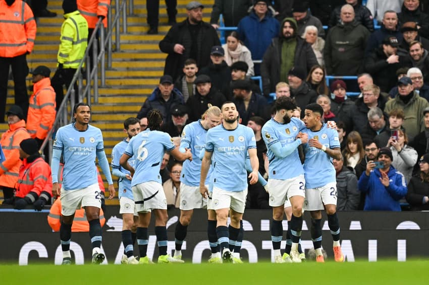 Time do Manchester City comemora vitória contra o West Ham (Foto: Oli Scarff/AFP)