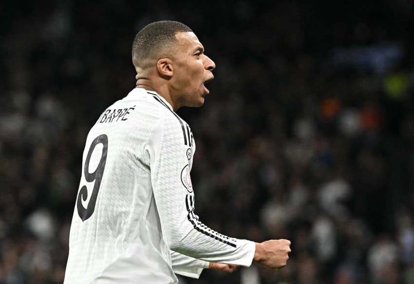 Kylian Mbappé comemora gol pelo Real Madrid (Foto: Javier Soriano/AFP)